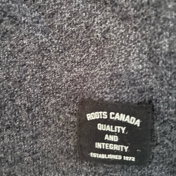 Roots grey crew neck size medium. - Picture 2 of 3